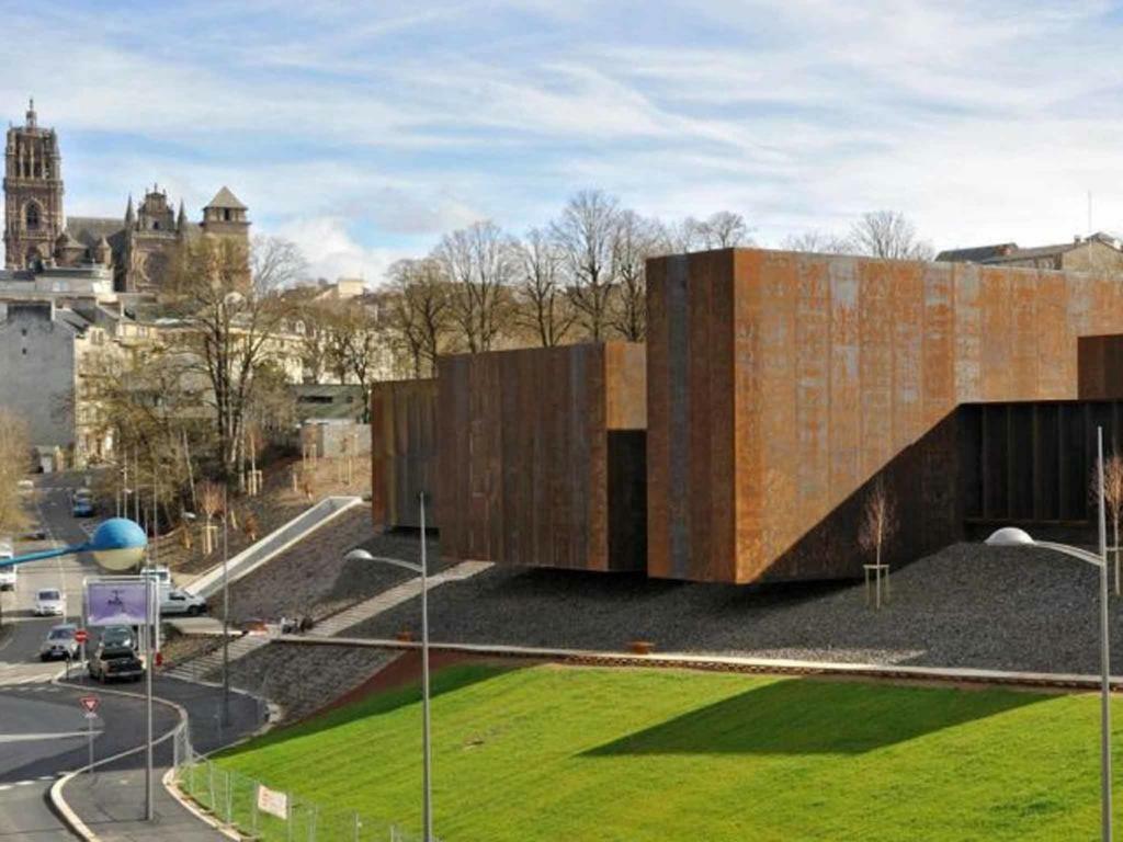 Paraire Rodez Esterno foto